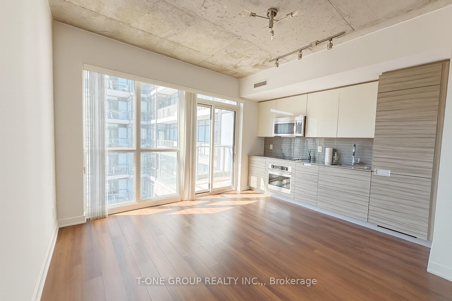 210-simcoe-street-toronto-ontario-c12407864