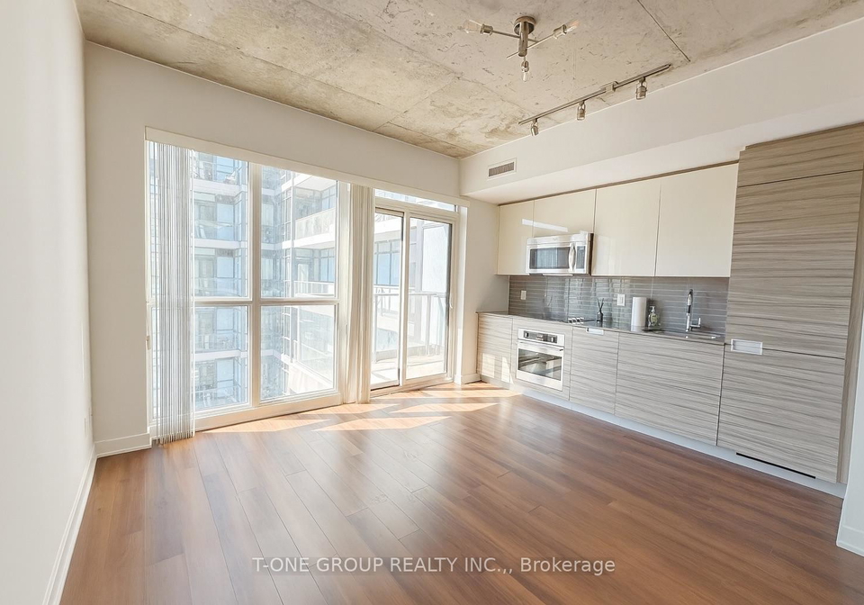 210-simcoe-street-toronto-ontario-c12407864