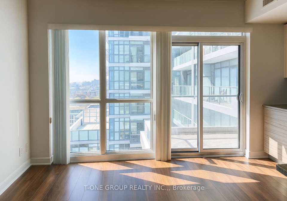 210-simcoe-street-toronto-ontario-c12407864