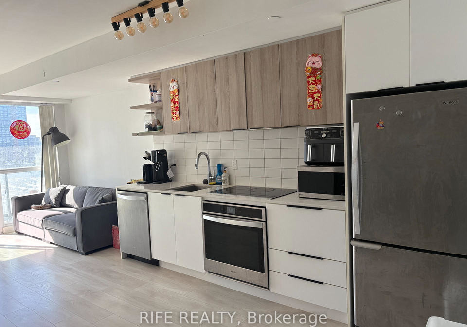 6-sonic-way-east-york-ontario-c12408340