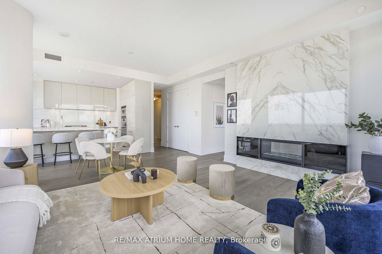 42-charles-street-e-toronto-ontario-c12408601