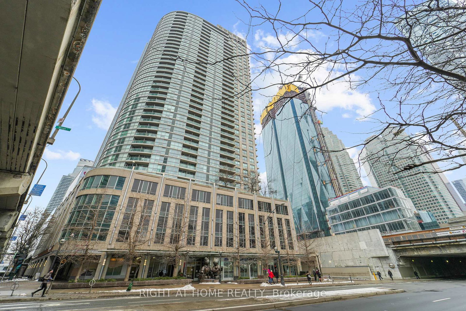 18-yonge-street-toronto-ontario-c12408864