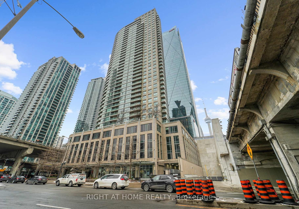 18-yonge-street-toronto-ontario-c12408864