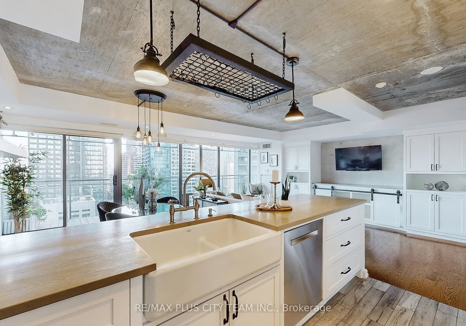 22-wellesley-street-e-toronto-ontario-c12409020