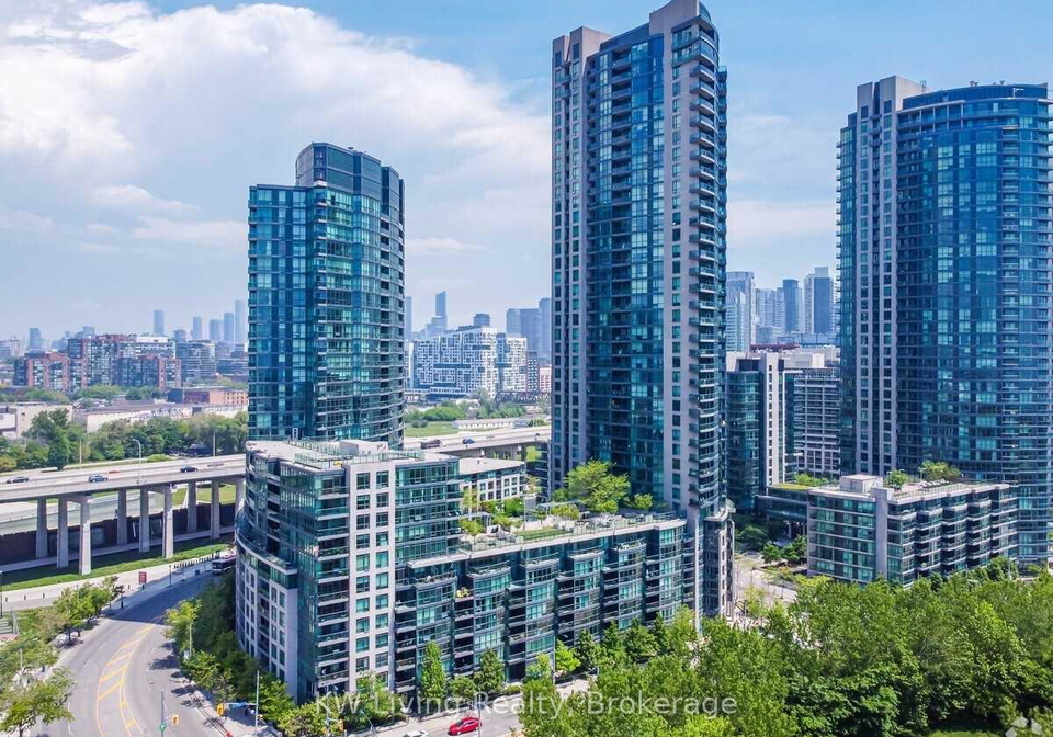 219-fort-york-boulevard-toronto-ontario-c12409076