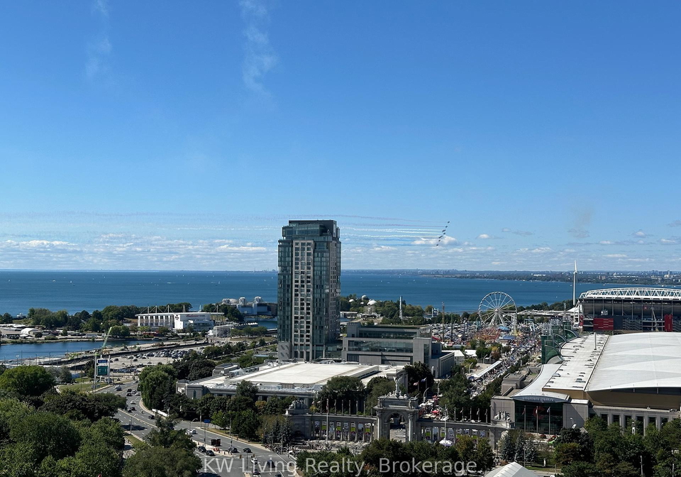 219-fort-york-boulevard-toronto-ontario-c12409076
