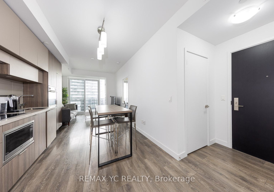 8-eglinton-avenue-e-toronto-ontario-c12409249