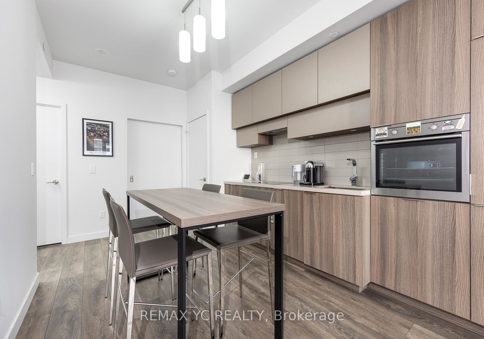 8-eglinton-avenue-e-toronto-ontario-c12409249