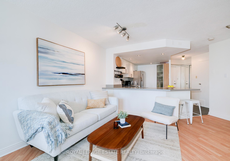 77-maitland-place-toronto-ontario-c12409959