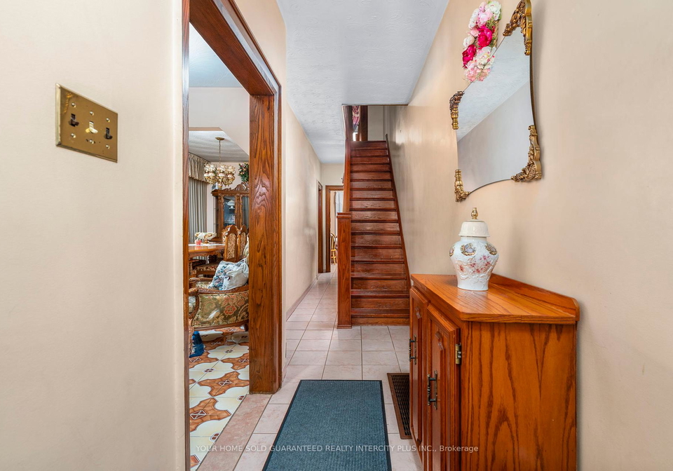 201-westmount-avenue-toronto-ontario-c12410361