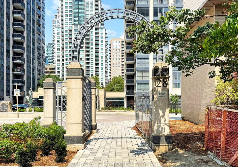 28-hollywood-avenue-north-york-ontario-c12410734