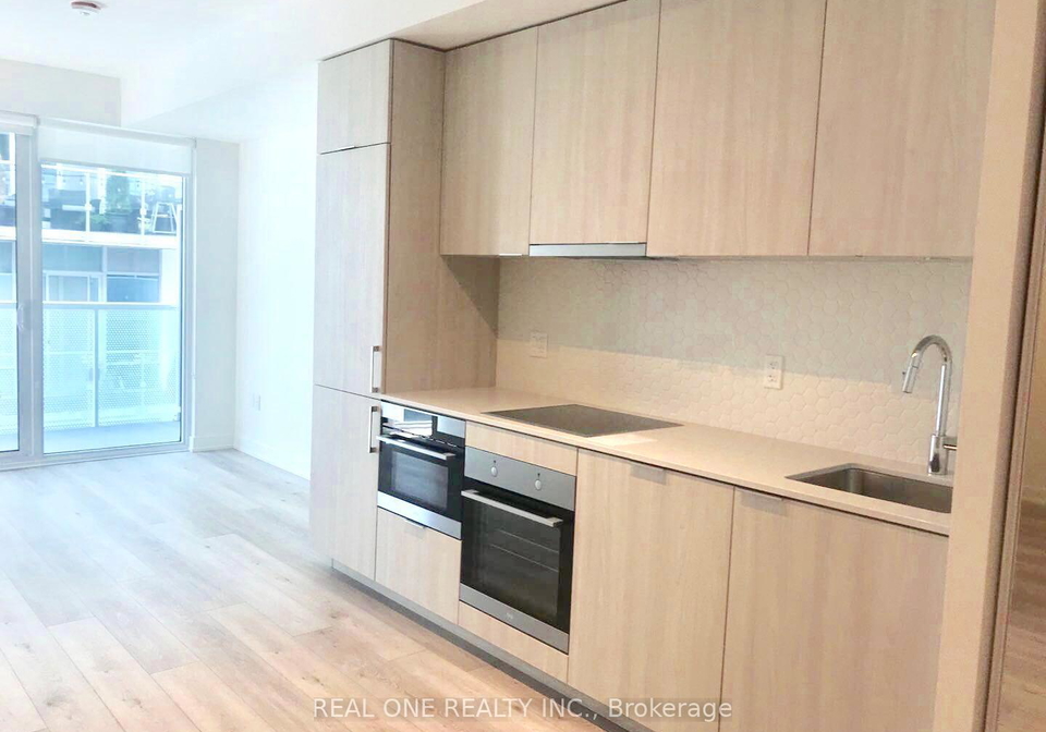 15-queens-quay-e-toronto-ontario-c12411299