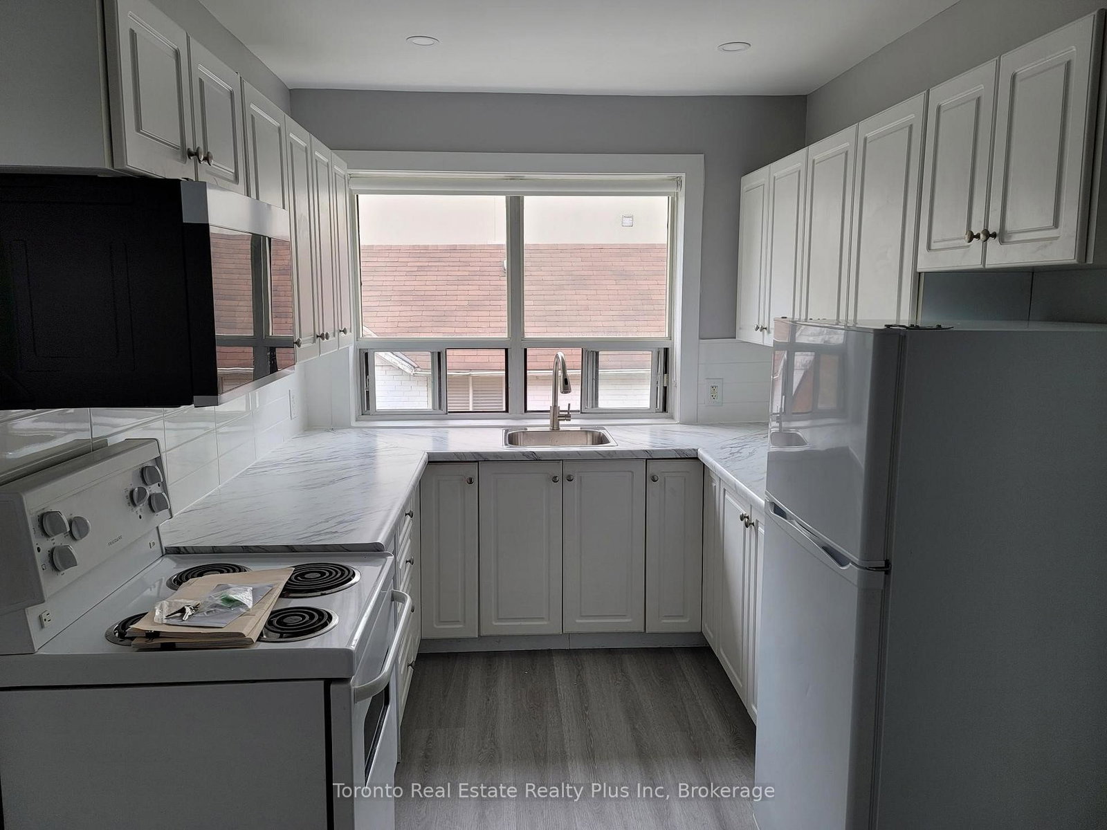 312-douglas-avenue-toronto-ontario-c12413338