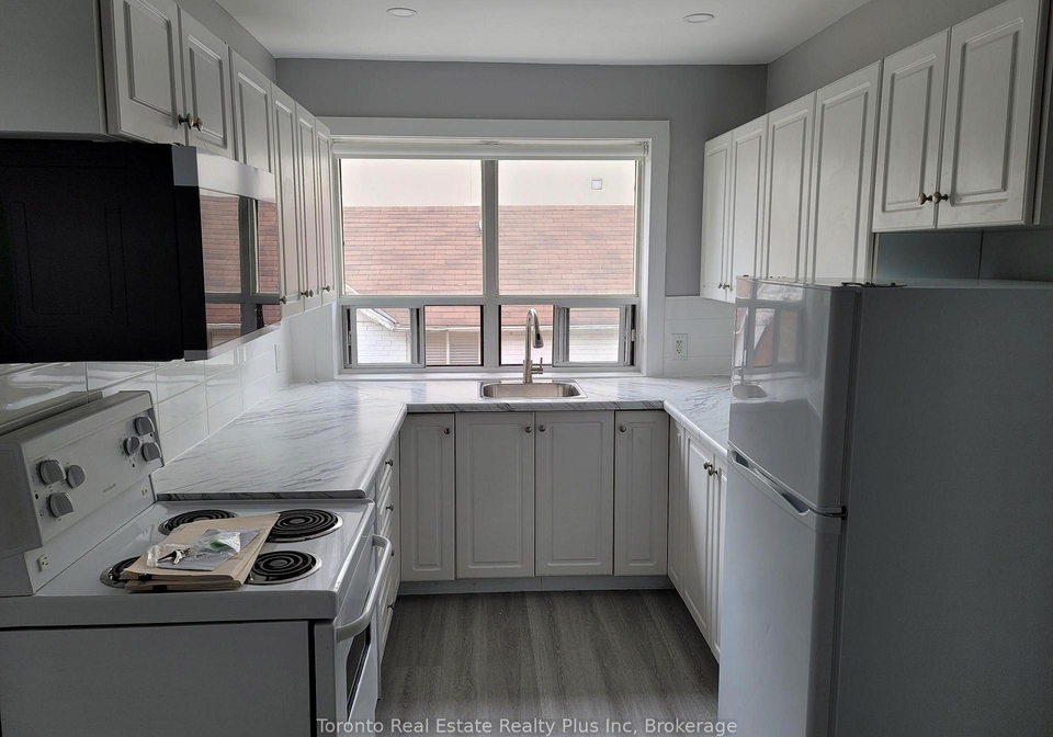 312-douglas-avenue-toronto-ontario-c12413338