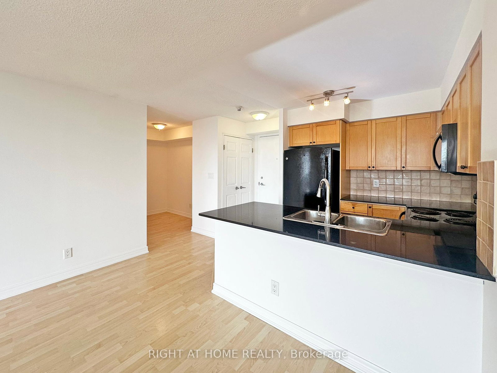 1369-bloor-street-w-toronto-ontario-c12413884