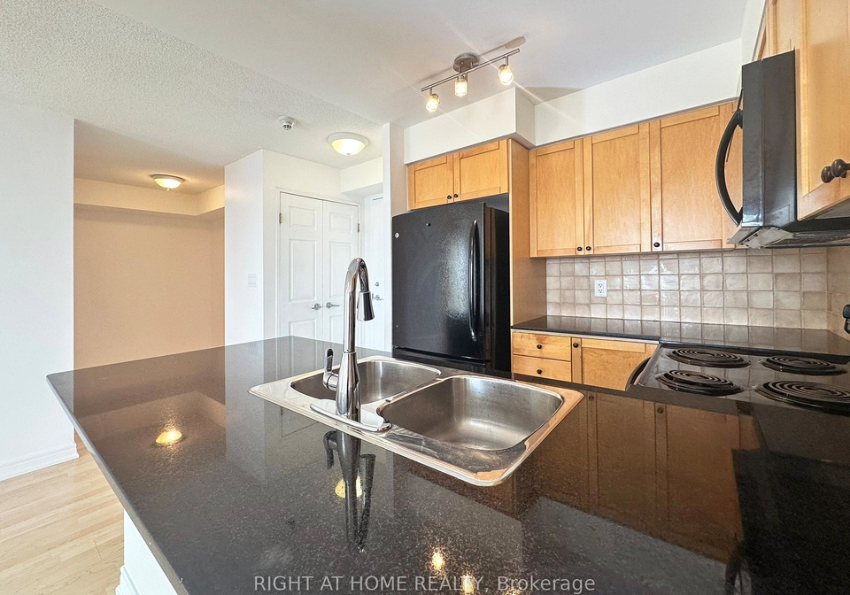 1369-bloor-street-w-toronto-ontario-c12413884