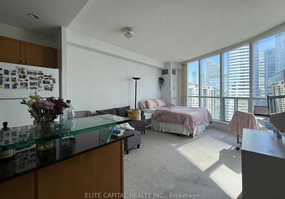 208-queens-quay-w-toronto-ontario-c12413981