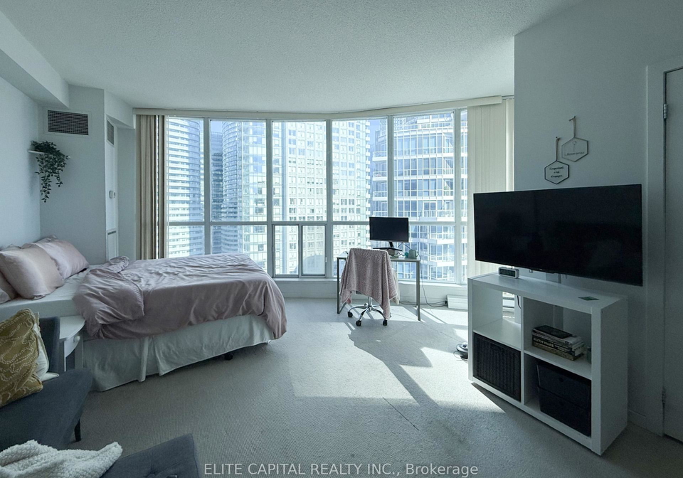 208-queens-quay-w-toronto-ontario-c12413981
