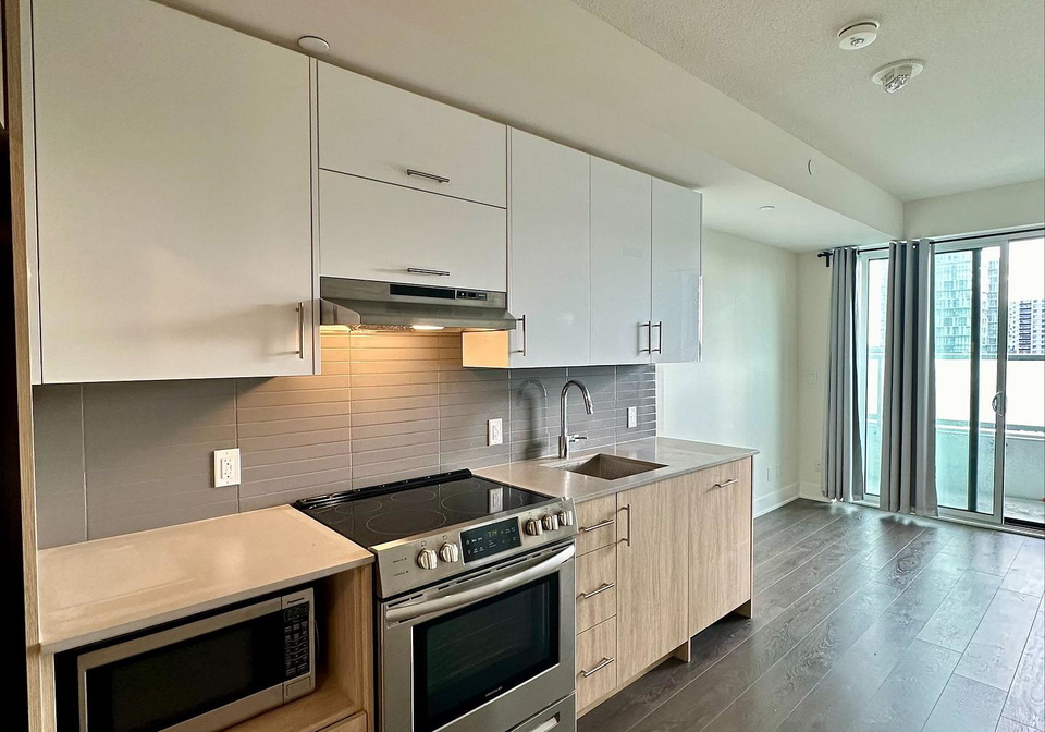 188-fairview-mall-drive-north-york-ontario-c12414446