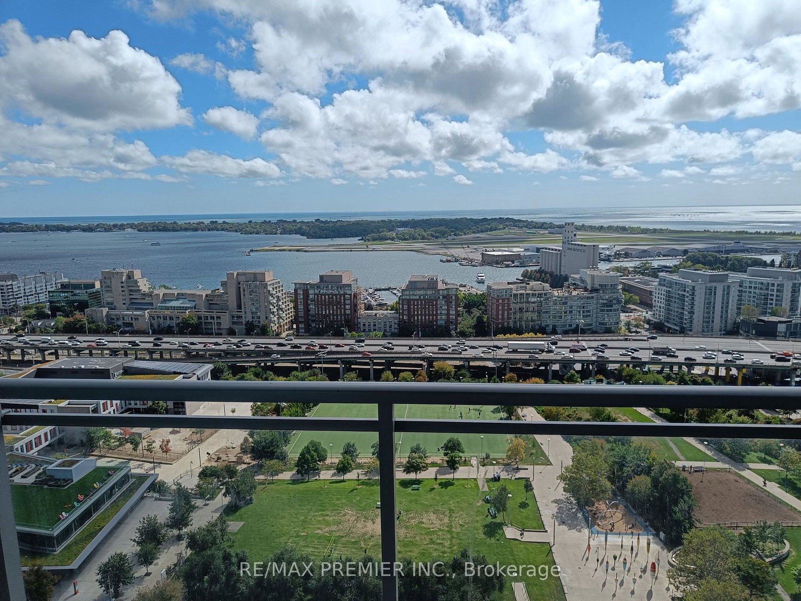 15-iceboat-terrace-toronto-ontario-c12414604