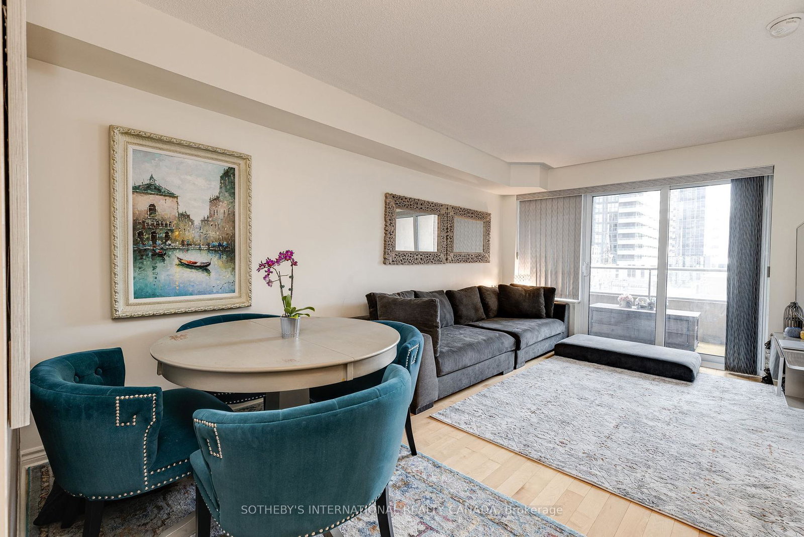 250-wellington-street-w-toronto-ontario-c12414833