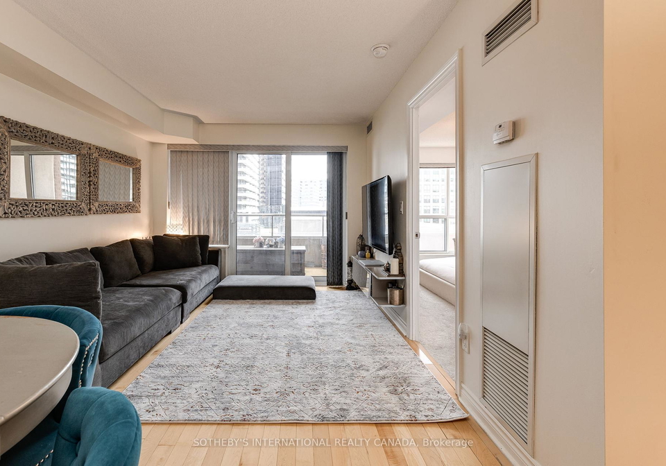250-wellington-street-w-toronto-ontario-c12414833