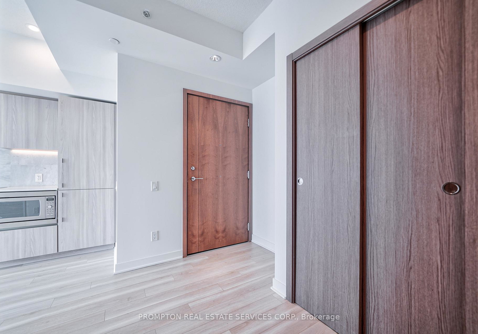 17-bathurst-street-toronto-ontario-c12415703