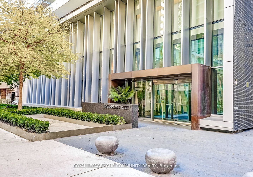 42-charles-street-e-toronto-ontario-c12415788