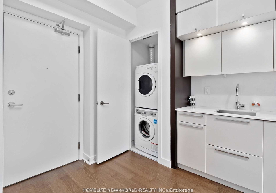 15-grenville-street-toronto-ontario-c12416462