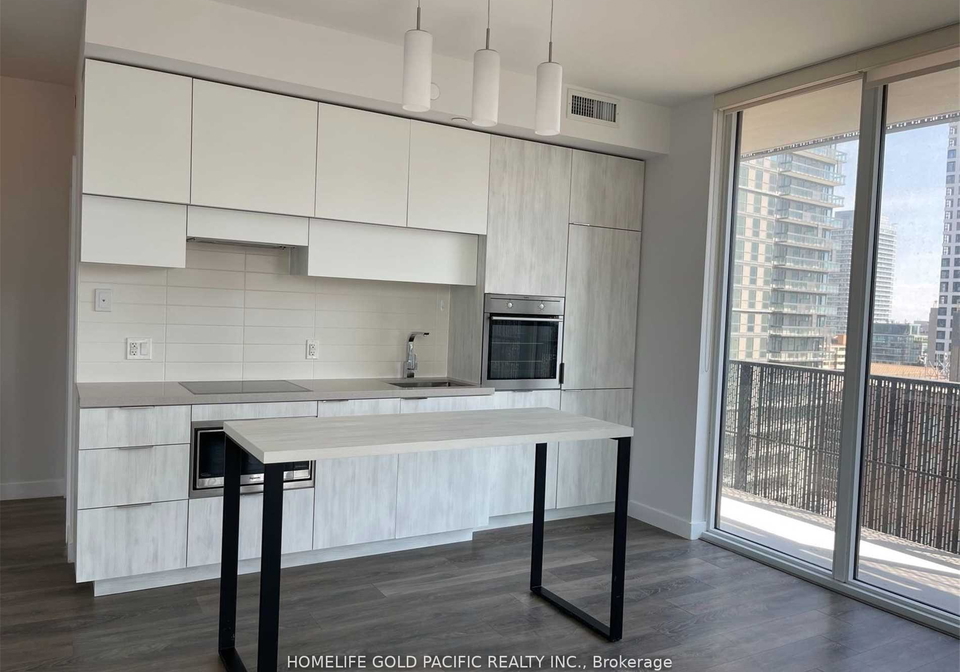 8-eglinton-avenue-e-toronto-ontario-c12416525