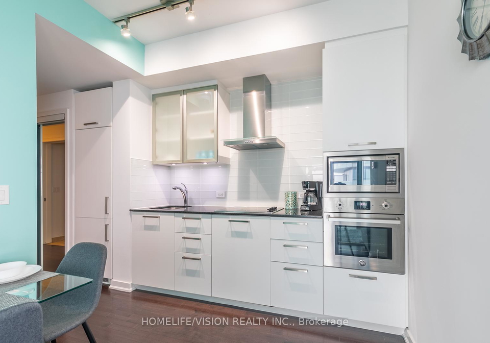 14-york-street-toronto-ontario-c12416725
