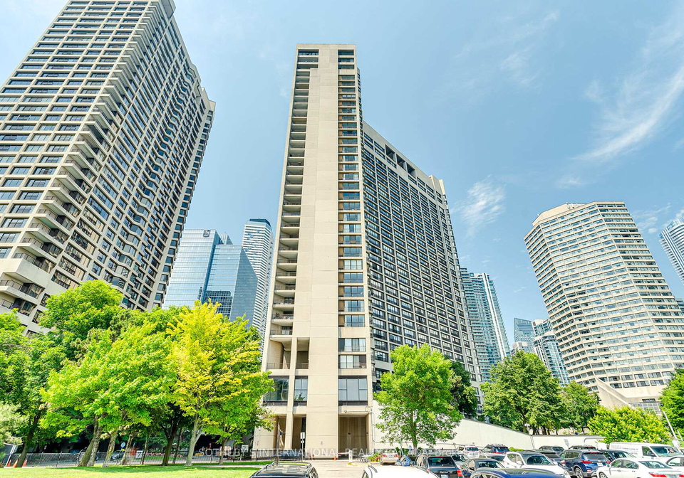 33-harbour-square-toronto-ontario-c12417306