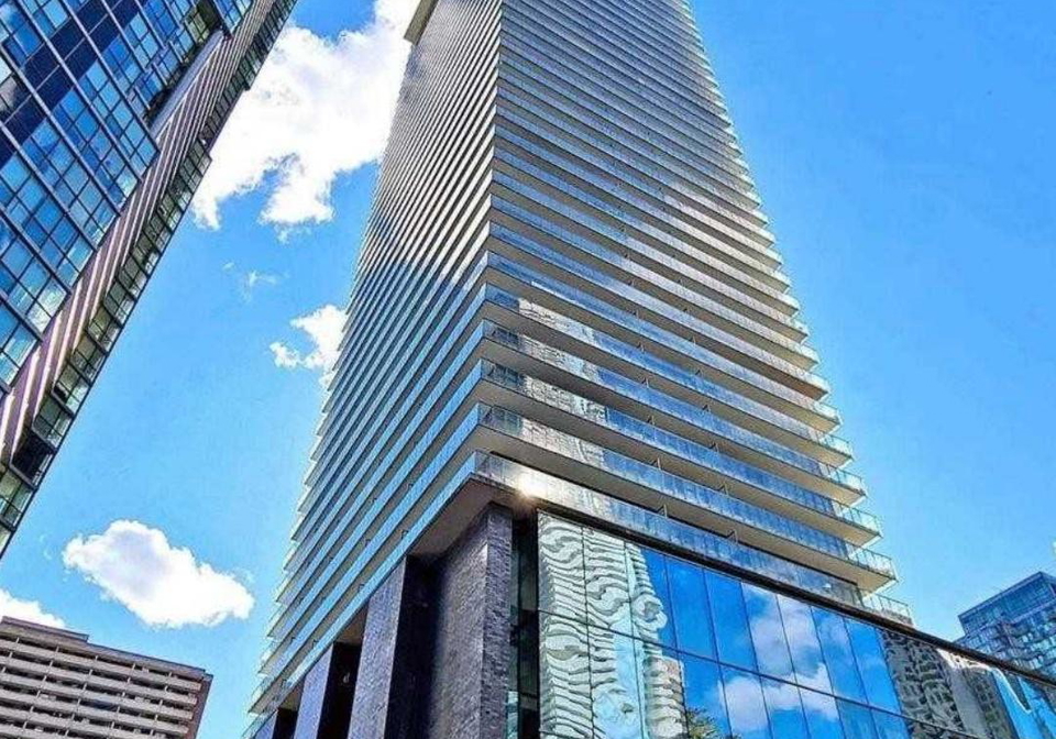 33-charles-street-e-toronto-ontario-c12417874