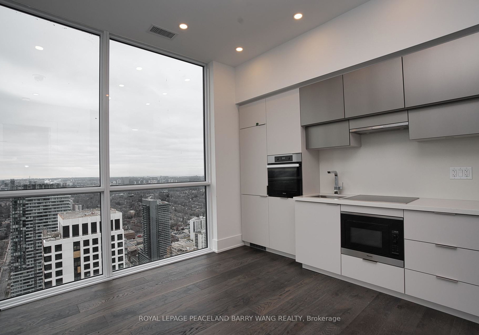 39-roehampton-avenue-toronto-ontario-c12418328