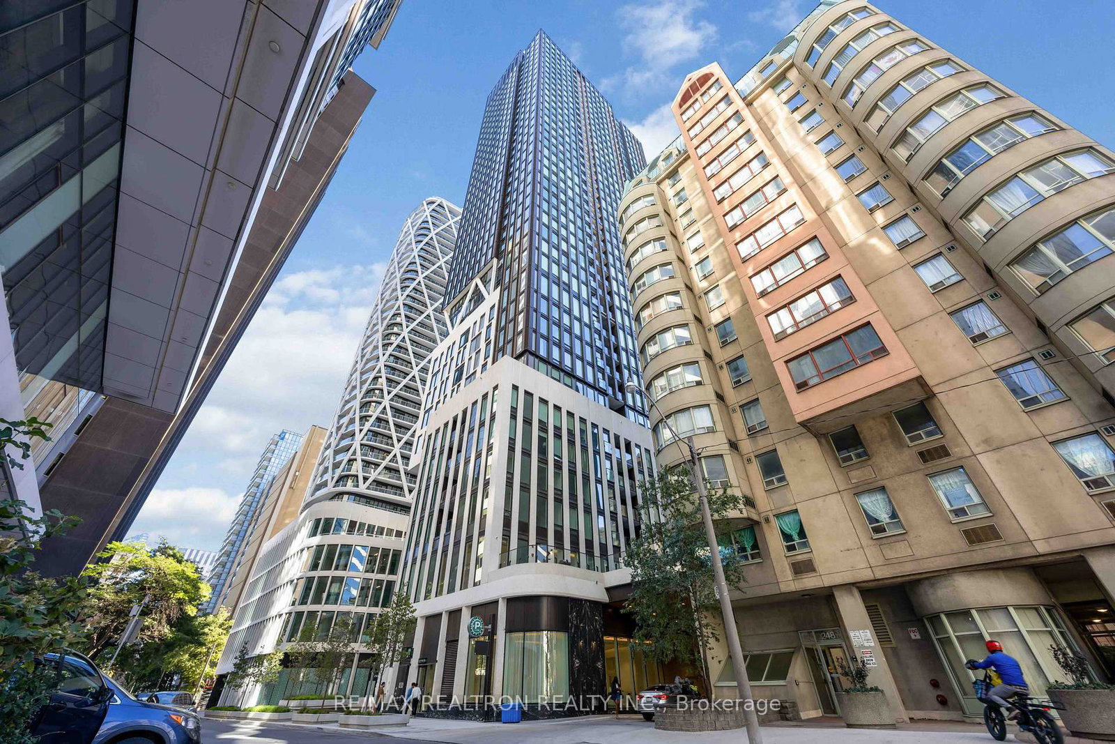 238-simcoe-street-toronto-ontario-c12418360
