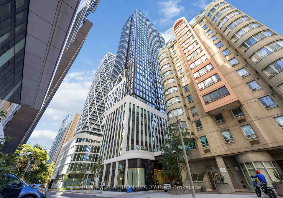 238-simcoe-street-toronto-ontario-c12418360