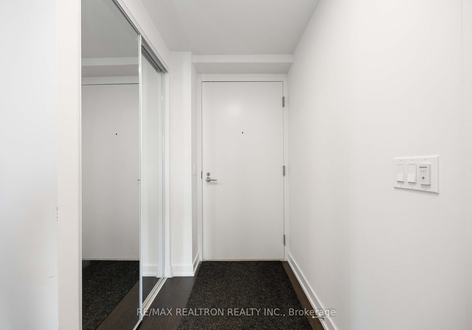 238-simcoe-street-toronto-ontario-c12418360