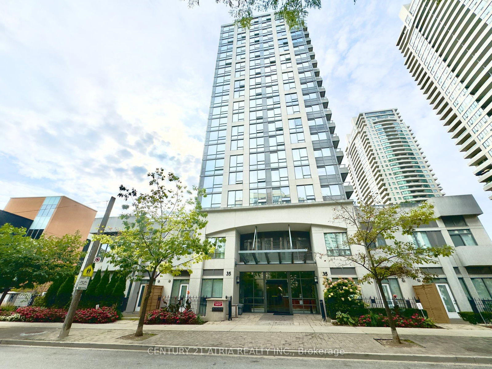 35-hollywood-avenue-north-york-ontario-c12418982