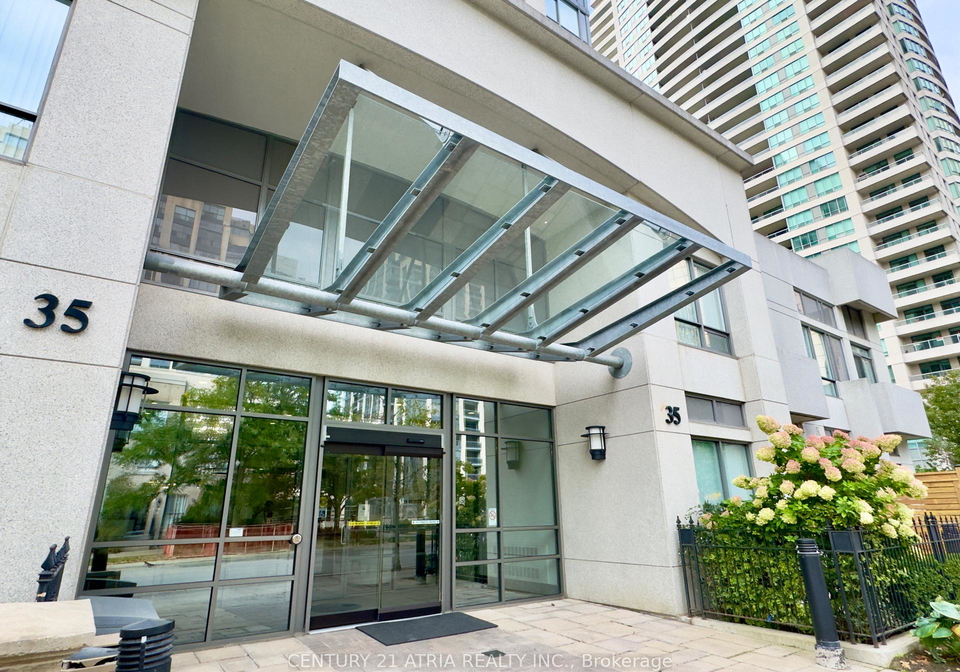 35-hollywood-avenue-north-york-ontario-c12418982