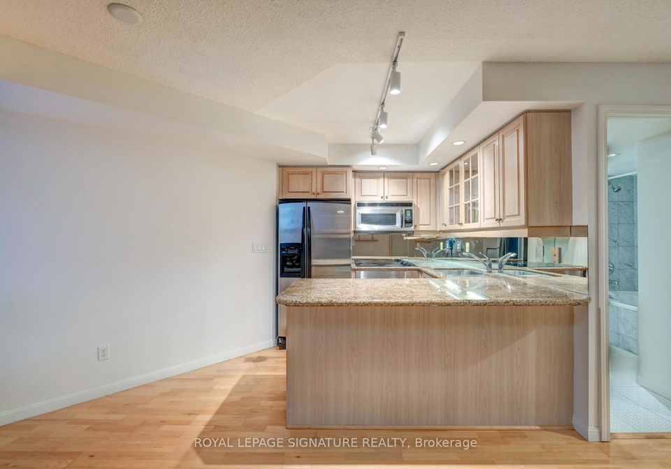 140-simcoe-street-toronto-ontario-c12420186