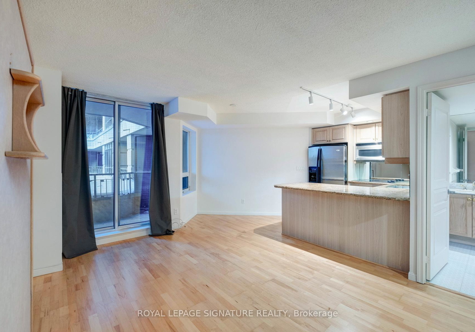 140-simcoe-street-toronto-ontario-c12420186