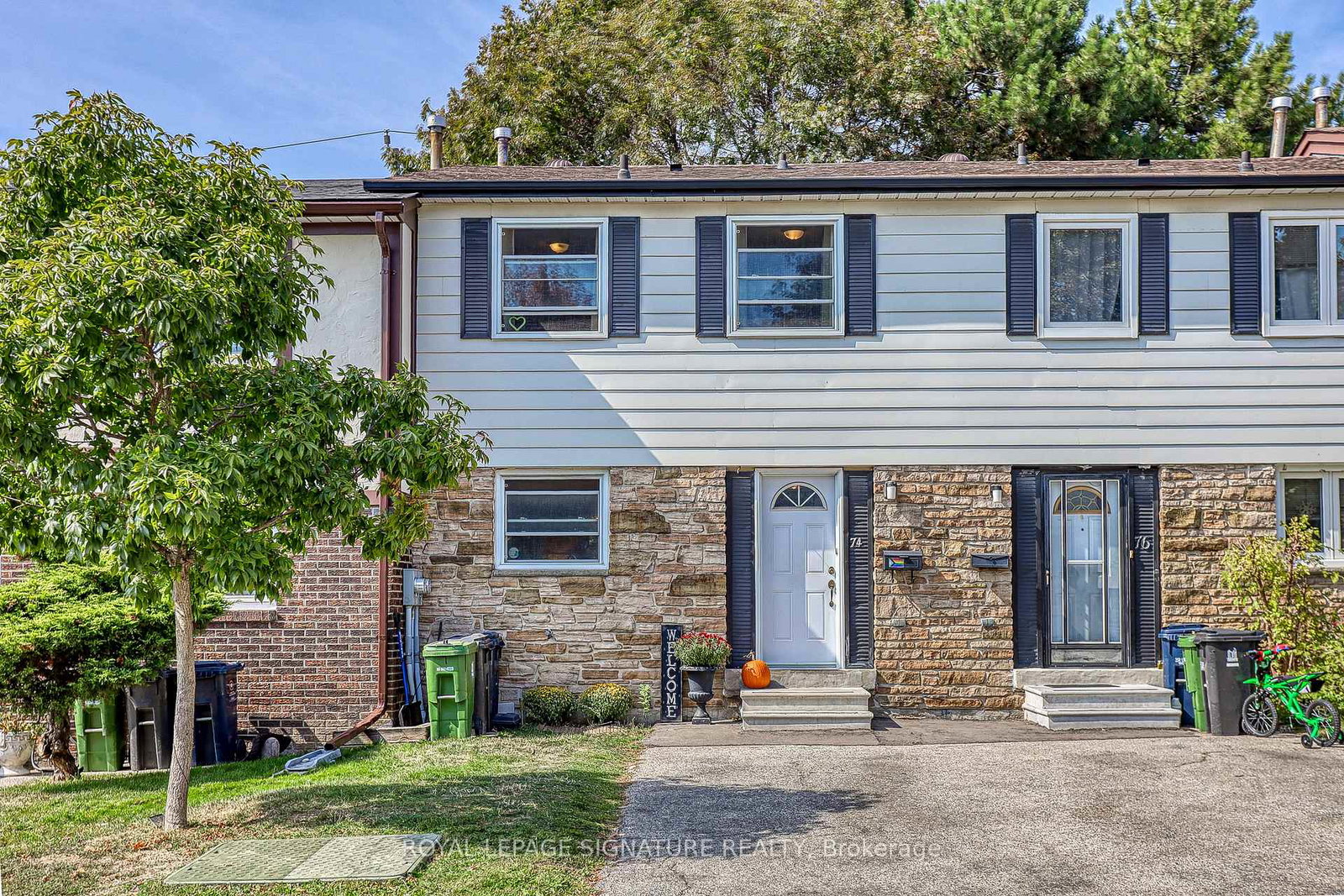 74-carb-appleway-north-york-ontario-c12420518