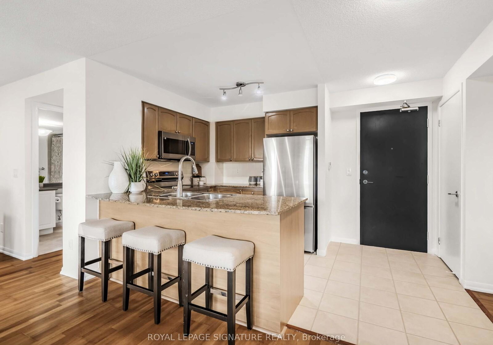 231-fort-york-boulevard-toronto-ontario-c12421326