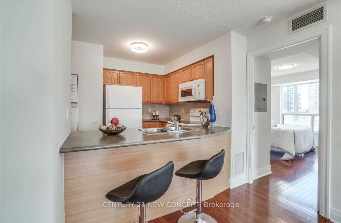 21-hillcrest-avenue-north-york-ontario-c12421477