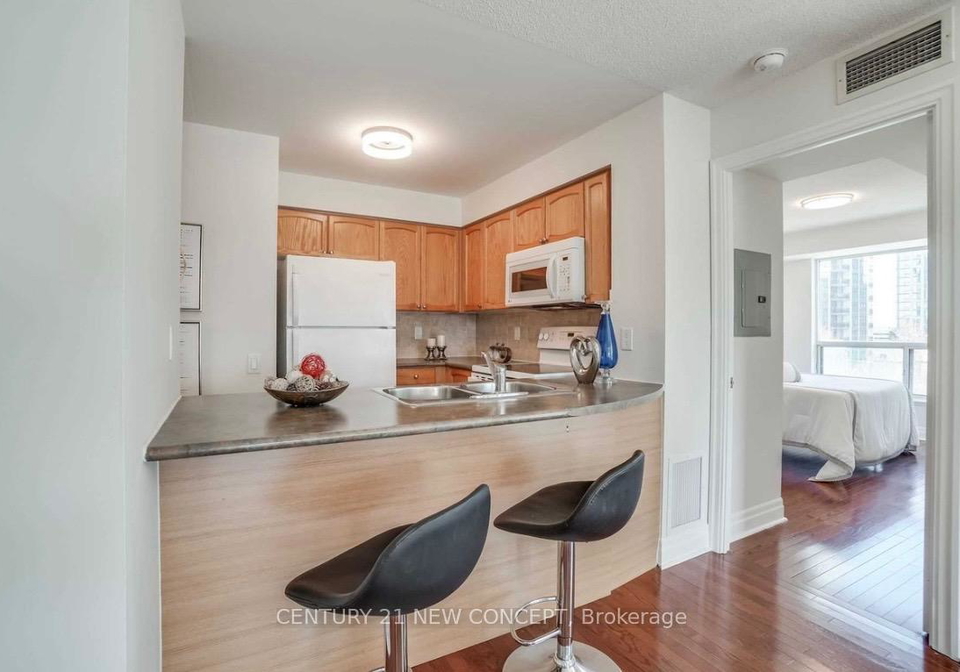 21-hillcrest-avenue-north-york-ontario-c12421477