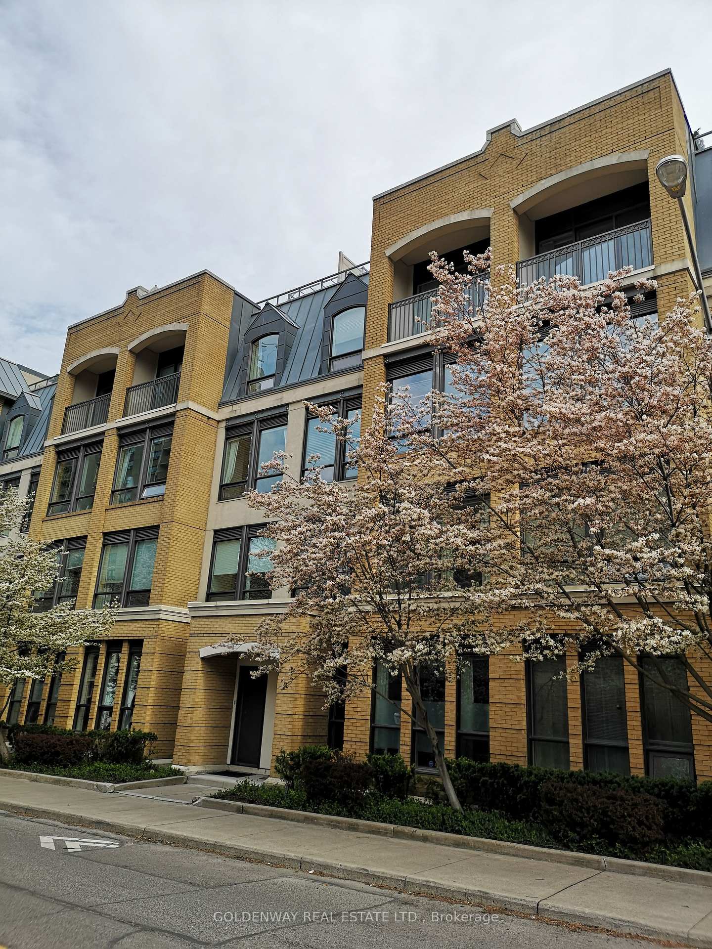 25-soho-street-toronto-ontario-c12421684