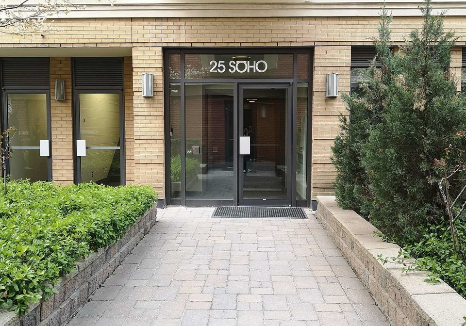 25-soho-street-toronto-ontario-c12421684
