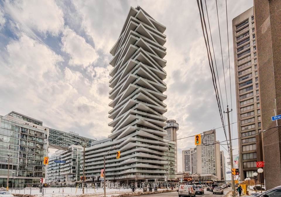 15-queens-quay-e-toronto-ontario-c12421793