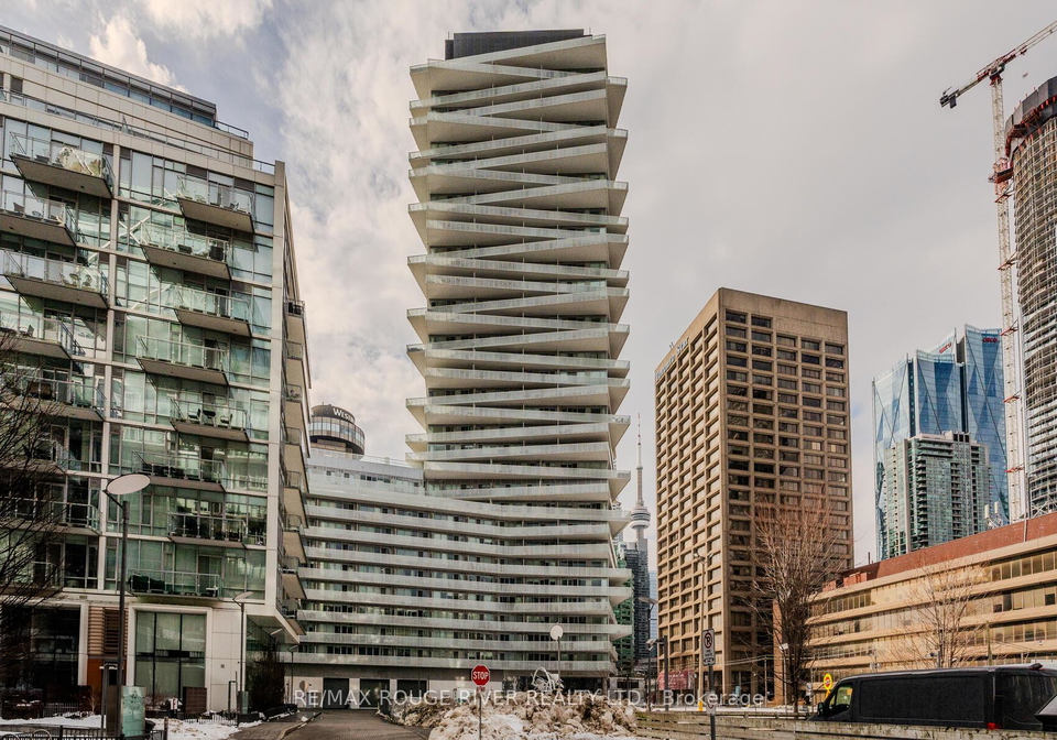 15-queens-quay-e-toronto-ontario-c12421793