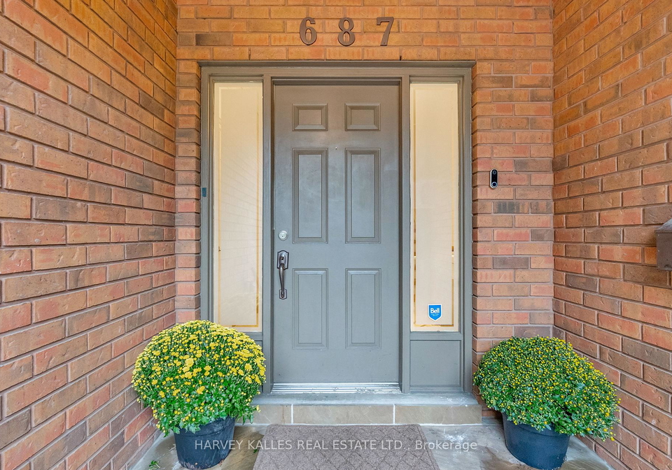 687-soudan-avenue-toronto-ontario-c12421811